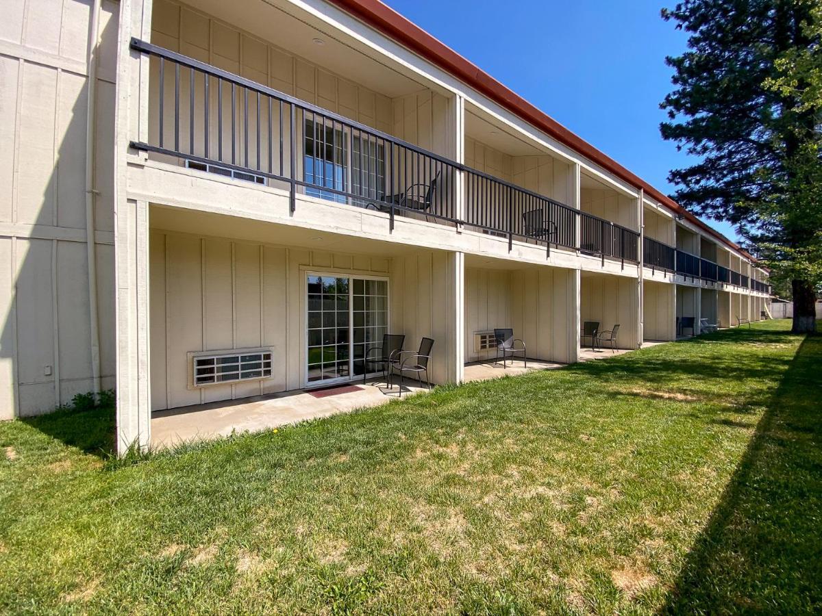 Sisters Inn & Suites Luaran gambar